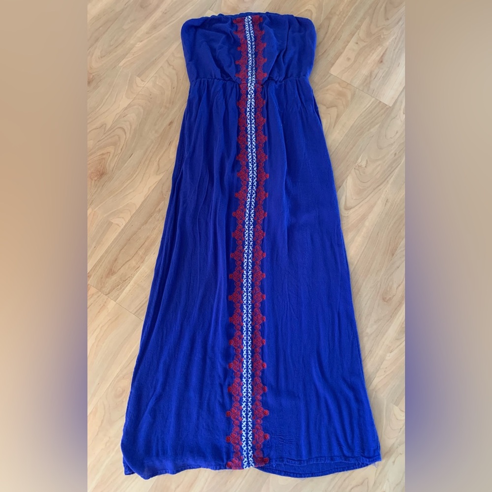 Women’s Blue Love Tree strapless Dress w/Embroidered Design size Small